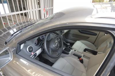 Waiblingen-Neustadt: Brand gelegt, Feuerwehrmaenner fast ueberfahren und Polizeibeamten mitgeschleift